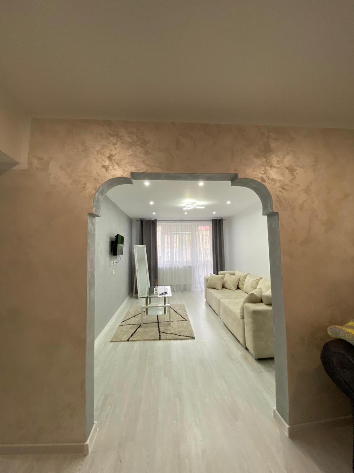 Sorinaapartament Târgu Neamţ Exterior foto