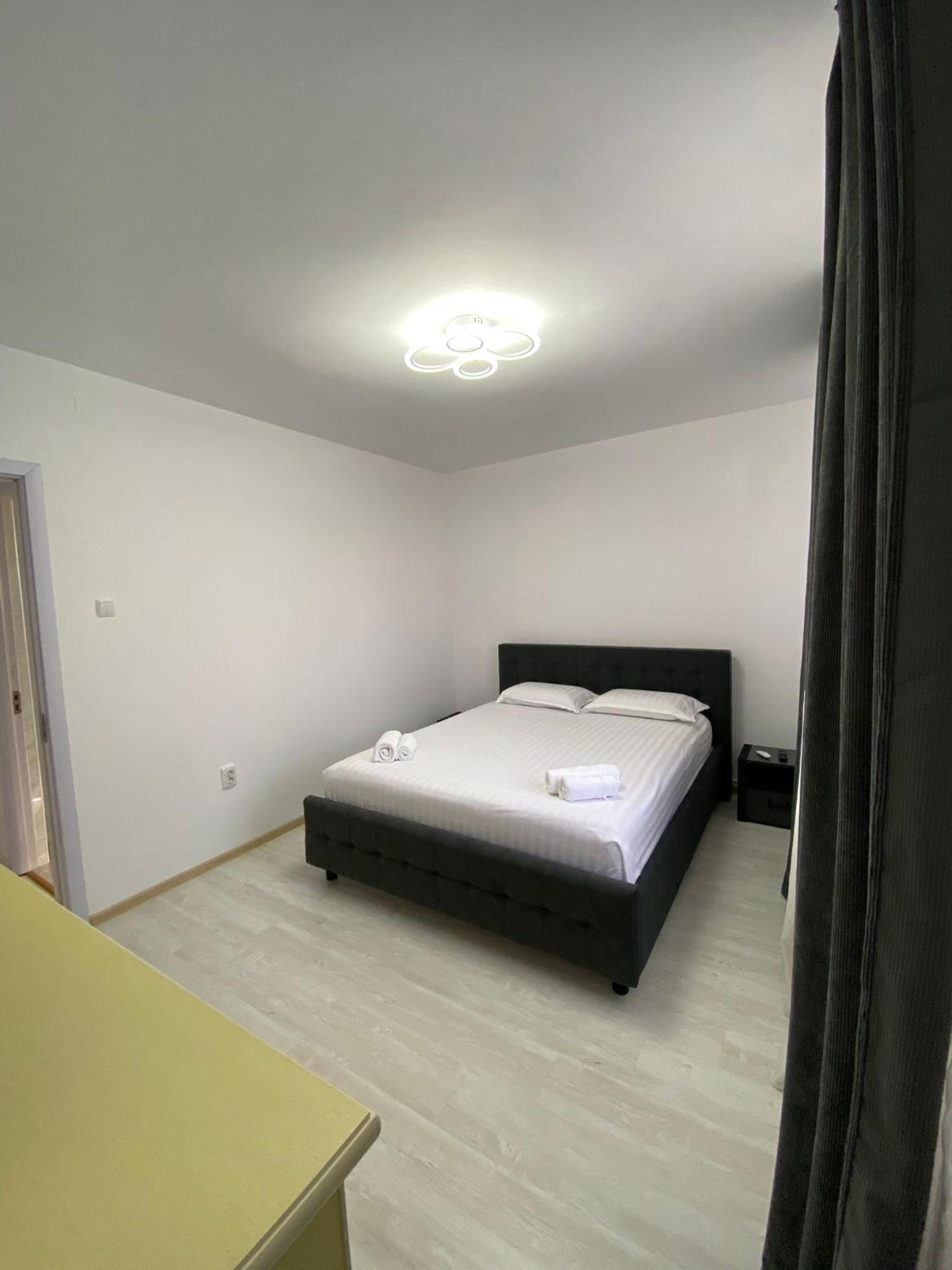 Sorinaapartament Târgu Neamţ Exterior foto